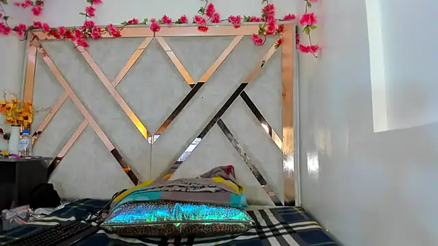 Geminis    online show from April 13, 10:59 pm