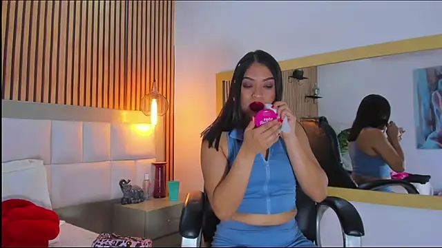 Georgia Vega online show from February 20, 7:25 pm