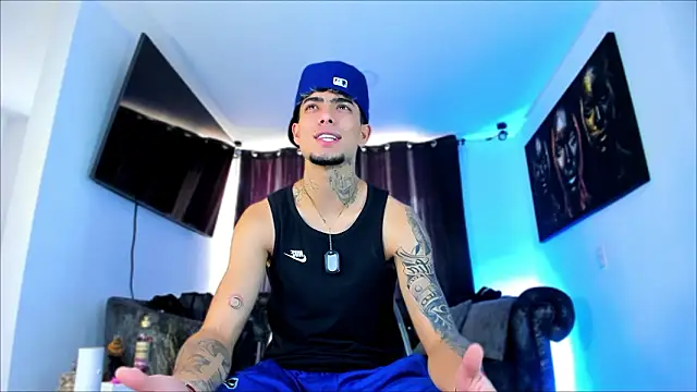 Snapshot of miguel_aguirre_ chatting on February 5, 1:16 pm miguel aguirre online show from February 5, 1:16 pm