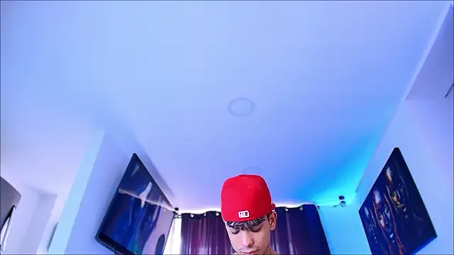 Snapshot of miguel_aguirre_ chatting on February 10, 12:53 pm miguel aguirre online show from February 10, 12:53 pm