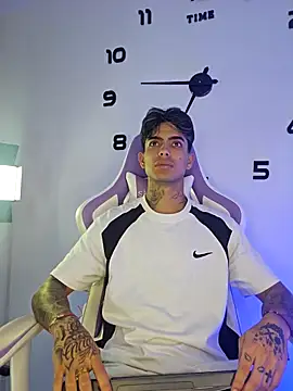 Snapshot of miguel_aguirre_ chatting on February 20, 12:38 pm miguel aguirre online show from February 20, 12:38 pm