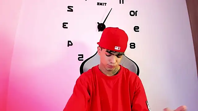 Snapshot of miguel_aguirre_ chatting on February 28, 12:28 pm miguel aguirre online show from February 28, 12:28 pm