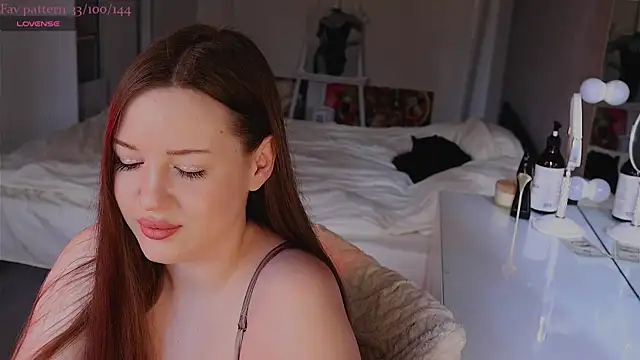 Snapshot of Alisia_here chatting on May 7, 8:42 am Alisia here online show from May 7, 8:42 am