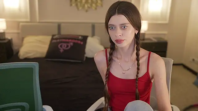 Snapshot of Zlata_Sky chatting on February 13, 3:41 pm Zlata Sky online show from February 13, 3:41 pm
