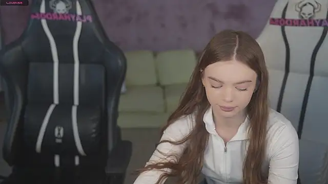 Snapshot of Zlata_Sky chatting on March 6, 3:52 pm Zlata Sky online show from March 6, 3:52 pm