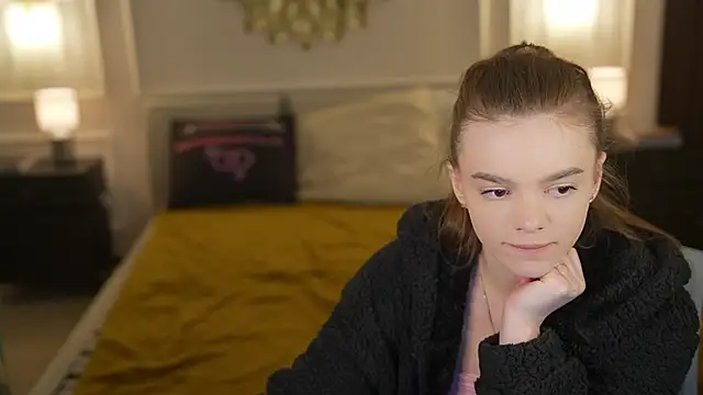 Snapshot of Zlata_Sky chatting on March 24, 3:50 pm Zlata Sky online show from March 24, 3:50 pm