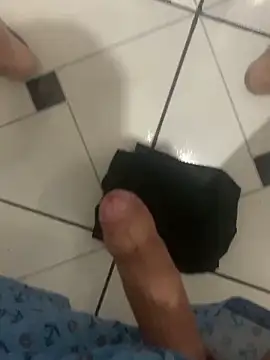 bruniinhoo1910 online show from March 10, 11:10 pm