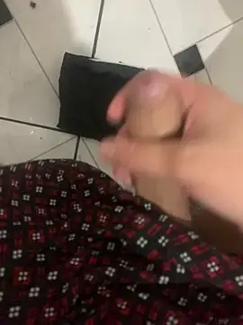 bruniinhoo1910 online show from March 12, 3:34 am