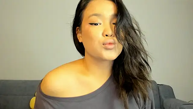 Snapshot of luna_yum chatting on February 10, 7:29 pm luna yum online show from February 10, 7:29 pm