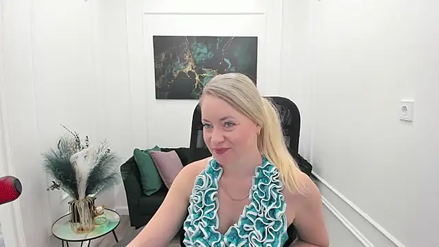 CharlotteKerti online show from May 23, 11:47 am