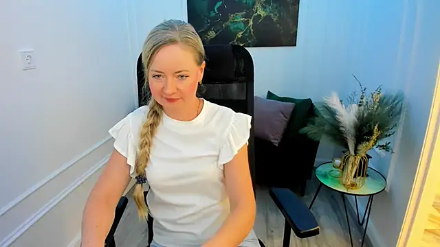 CharlotteKerti online show from May 25, 5:41 pm