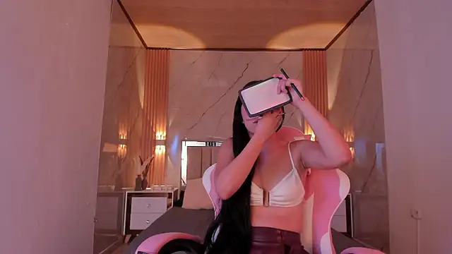 Snapshot of avigail_xo chatting on February 3, 6:57 pm avigail xo online show from February 3, 6:57 pm