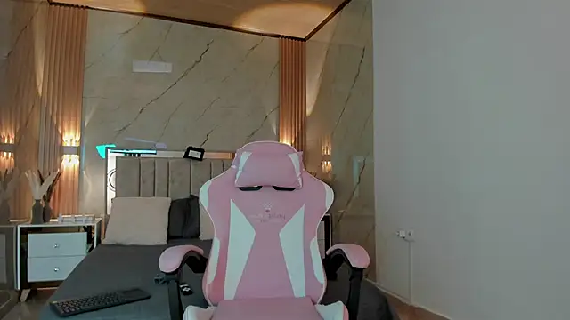 Snapshot of avigail_xo chatting on February 4, 6:36 pm avigail xo online show from February 4, 6:36 pm