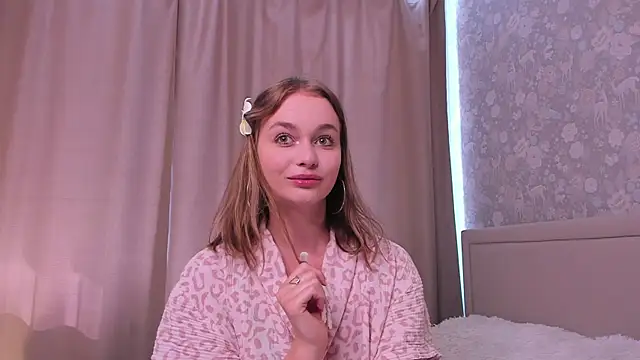 LillianPerry online show from July 11, 10:40 am