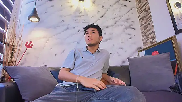 Snapshot of Damon_Salvarote_S chatting on March 2, 6:37 pm Damon Salvarote S online show from March 2, 6:37 pm