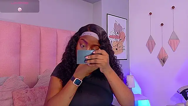 Snapshot of Aitana_Oliveira chatting on February 10, 8:02 pm Aitana Oliveira online show from February 10, 8:02 pm