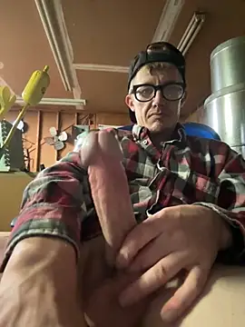 Snapshot of Daddybigdick123123 chatting on April 28, 4:17 am Daddybigdick123123 online show from April 28, 4:17 am