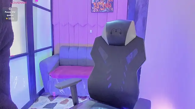 Snapshot of shaden_ chatting on February 12, 10:27 pm shaden online show from February 12, 10:27 pm