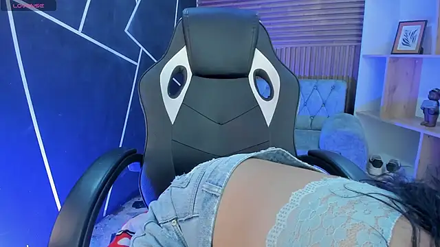 Snapshot of shaden_ chatting on February 17, 8:37 pm shaden online show from February 17, 8:37 pm