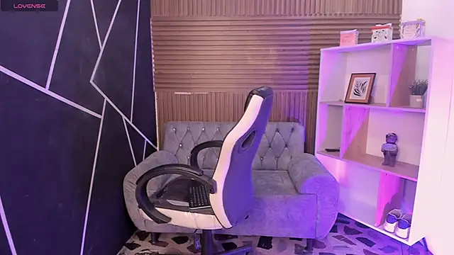 Snapshot of shaden_ chatting on February 28, 11:06 pm shaden online show from February 28, 11:06 pm