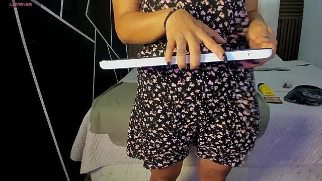 shaden  online show from March 18, 10:02 pm