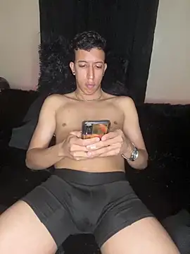 Snapshot of Sebastian_Villamarin chatting on February 5, 4:06 am Sebastian Villamarin online show from February 5, 4:06 am