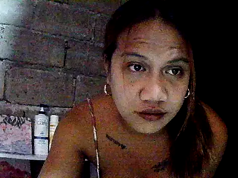 Snapshot of Queen-barbie chatting on February 2, 2:49 pm Queen-barbie online show from February 2, 2:49 pm