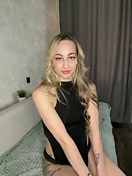 Snapshot of SarahAmour_ chatting on February 25, 9:08 am SarahAmour online show from February 25, 9:08 am