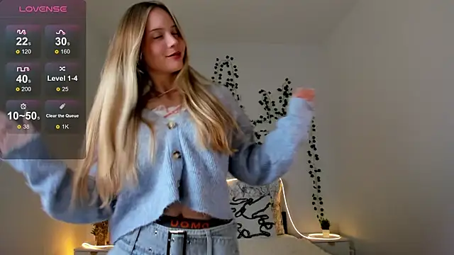 Snapshot of EllyMartinez chatting on February 24, 4:38 pm EllyMartinez online show from February 24, 4:38 pm