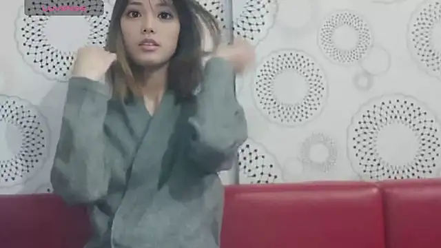 Snapshot of erinaka123 chatting on April 4, 2:25 pm erinaka123 online show from April 4, 2:25 pm