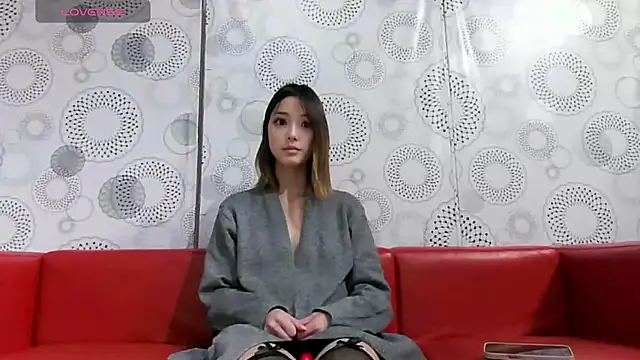 Snapshot of erinaka123 chatting on April 5, 1:52 pm erinaka123 online show from April 5, 1:52 pm