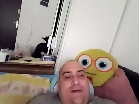 Snapshot of vitalik66679 chatting on February 15, 7:51 am vitalik66679 online show from February 15, 7:51 am