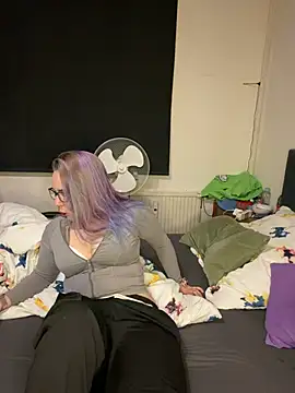 Snapshot of Red_desteny chatting on March 2, 6:15 pm Red desteny online show from March 2, 6:15 pm