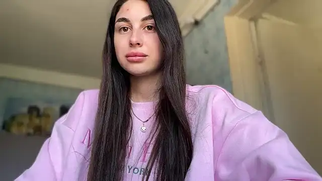 Snapshot of LiluMartiznir chatting on April 15, 10:33 am LiluMartiznir online show from April 15, 10:33 am