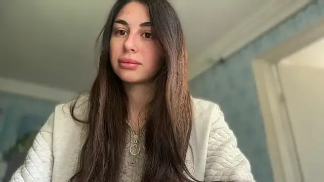 Snapshot of LiluMartiznir chatting on May 4, 7:48 am LiluMartiznir online show from May 4, 7:48 am