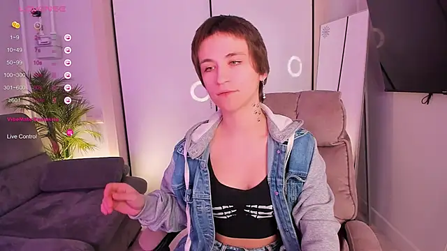 Snapshot of AutumnWhisper chatting on February 3, 9:31 pm AutumnWhisper online show from February 3, 9:31 pm