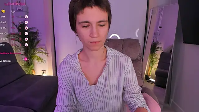 Snapshot of AutumnWhisper chatting on February 5, 9:41 pm AutumnWhisper online show from February 5, 9:41 pm