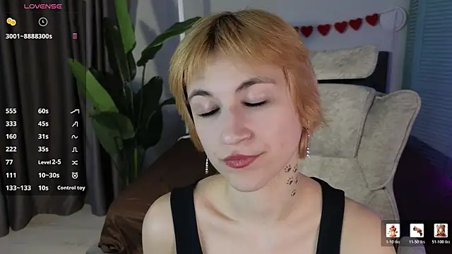 AutumnWhisper online show from April 15, 4:03 pm