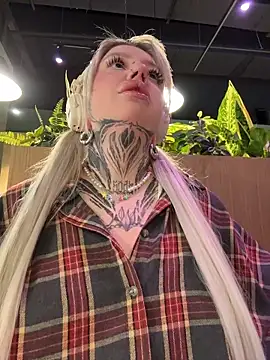 Snapshot of Chiibi chatting on February 12, 9:04 am Chiibi online show from February 12, 9:04 am