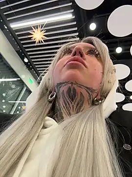 Snapshot of Chiibi chatting on February 19, 9:38 am Chiibi online show from February 19, 9:38 am