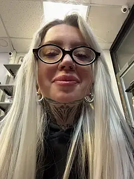 Snapshot of Chiibi chatting on February 26, 8:24 am Chiibi online show from February 26, 8:24 am