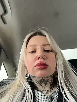 Snapshot of Chiibi chatting on February 27, 10:04 am Chiibi online show from February 27, 10:04 am