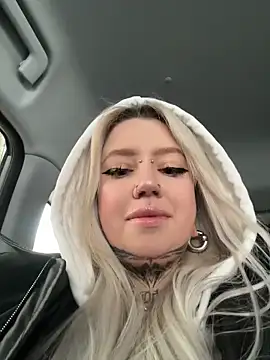 Snapshot of Chiibi chatting on February 28, 10:27 am Chiibi online show from February 28, 10:27 am