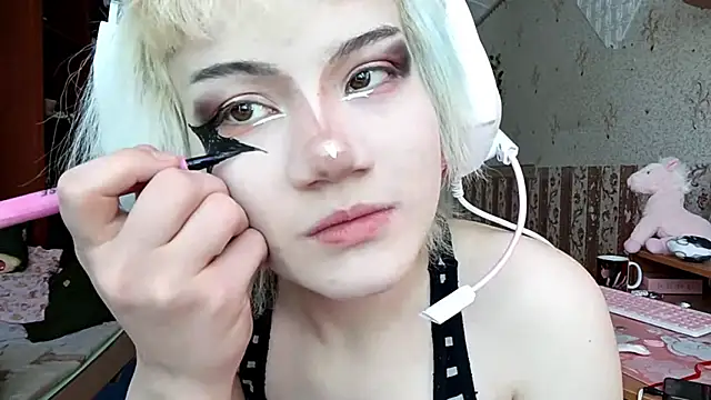 Snapshot of KathernSaulters chatting on March 1, 7:21 am KathernSaulters online show from March 1, 7:21 am