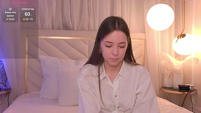 Snapshot of AlisseMoore chatting on February 14, 6:43 am AlisseMoore online show from February 14, 6:43 am