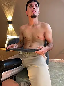Noah Smith01 online show from June 3, 10:04 pm