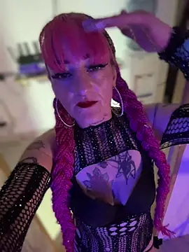 Snapshot of Karolaiin_LS chatting on February 8, 8:34 pm Karolaiin LS online show from February 8, 8:34 pm