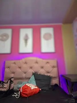 Snapshot of Karolaiin_LS chatting on March 3, 7:31 pm Karolaiin LS online show from March 3, 7:31 pm