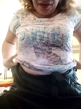 Snapshot of oxavector chatting on February 7, 8:07 am oxavector online show from February 7, 8:07 am