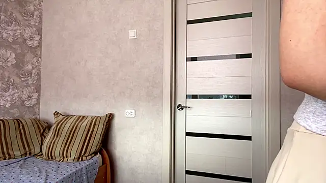 Snapshot of Shanika_wey chatting on February 21, 9:21 am Shanika wey online show from February 21, 9:21 am